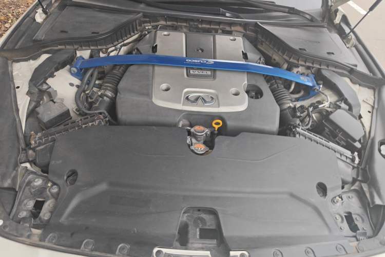 Used Infiniti Q50 2014 3.7L Luxury Sport Edition Engine Bay