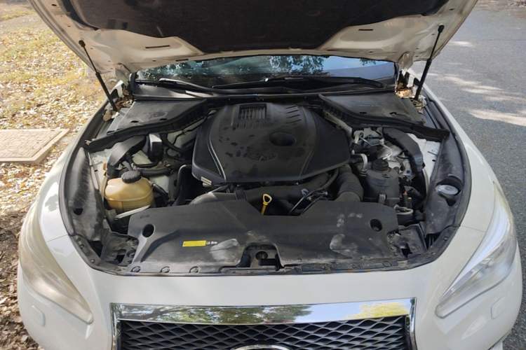Used Infiniti Q50 2014 2.0T Comfort Edition Engine Bay