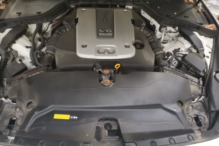 Used Infiniti Q50 2014 3.7L Luxury Edition Engine Bay