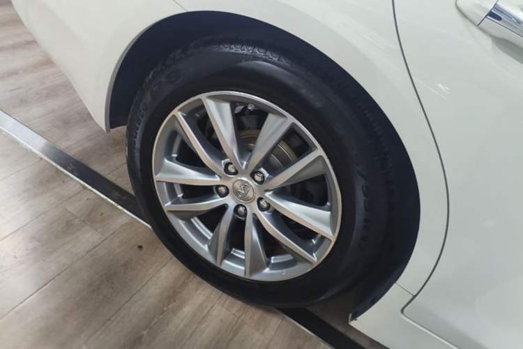 Used Infiniti Q50 2014 3.7L Comfort Edition Exterior 5