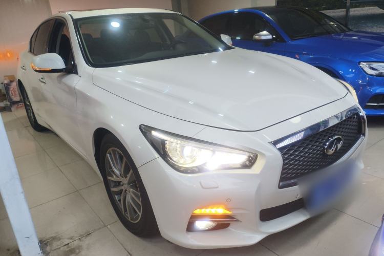 Used Infiniti Q50 2014 3.7L Comfort Edition Front Right 45 Deg