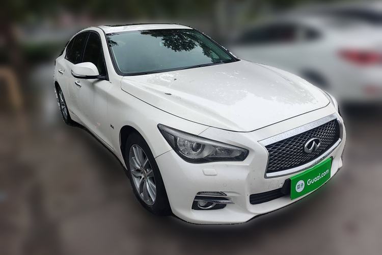 Used Infiniti Q50 2014 2.0T Luxury Edition Front Right 45 Deg