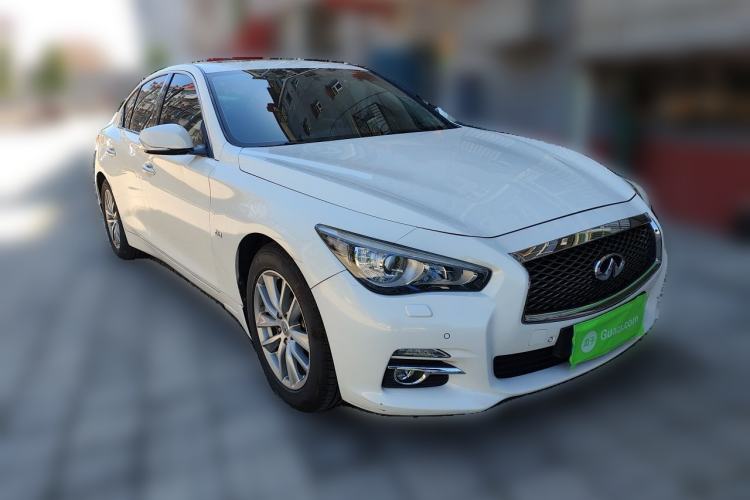 Used Infiniti Q50 2014 2.0T Luxury Edition Front Right 45 Deg