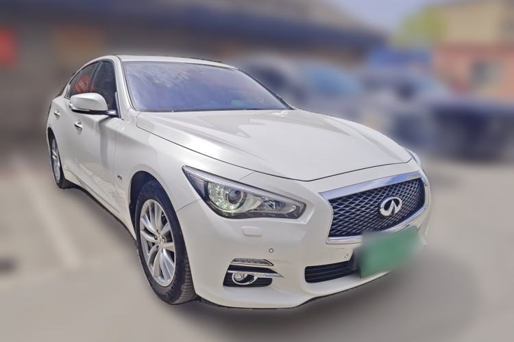 Used Infiniti Q50 2014 2.0T Luxury Edition Front Right 45 Deg