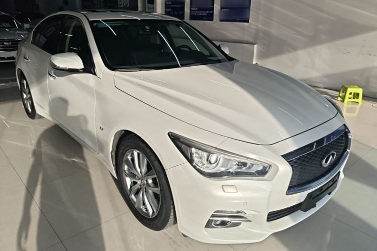 Used Infiniti Q50 2014 3.7L Comfort Edition Front Right 45 Deg