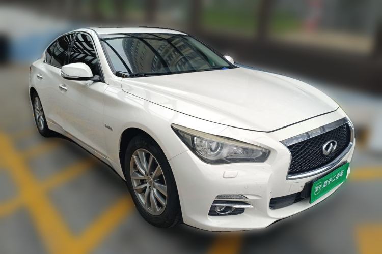 Used Infiniti Q50 2014 2.0T Comfort Edition Front Right 45 Deg