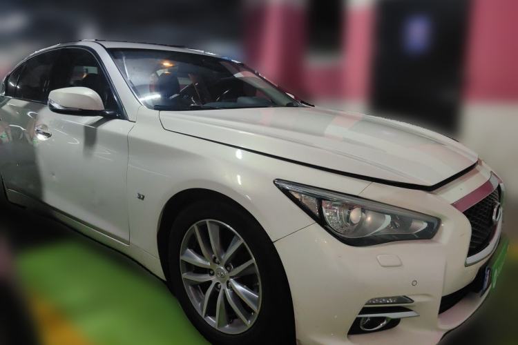 Used Infiniti Q50 2014 3.7L Luxury Edition Front Right 45 Deg