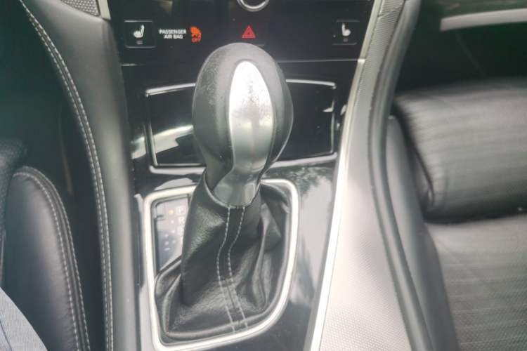 Used Infiniti Q50 2014 3.7L Luxury Sport Edition Gear Lever