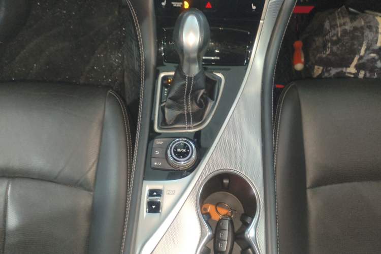 Used Infiniti Q50 2014 3.7L Comfort Edition Gear Lever