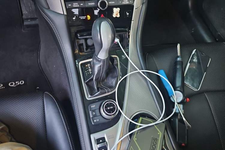 Used Infiniti Q50 2014 3.7L Comfort Edition Gear Lever