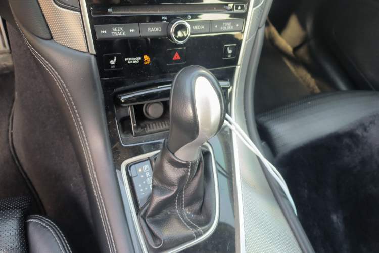 Used Infiniti Q50 2014 3.7L Luxury Sport Edition Gear Lever