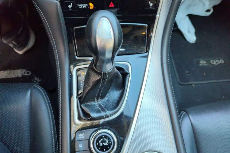 Used Infiniti Q50 2014 2.0T Luxury Edition Gear Lever