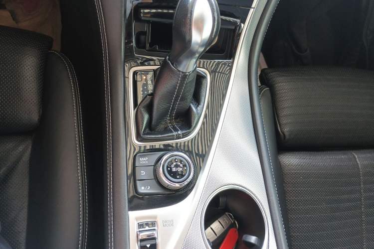Used Infiniti Q50 2014 3.7L Luxury Sport Edition Gear Lever