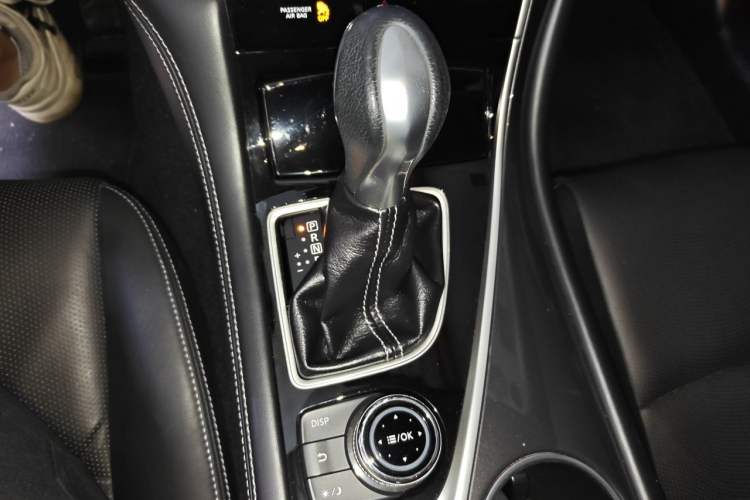 Used Infiniti Q50 2014 2.0T Comfort Edition Gear Lever