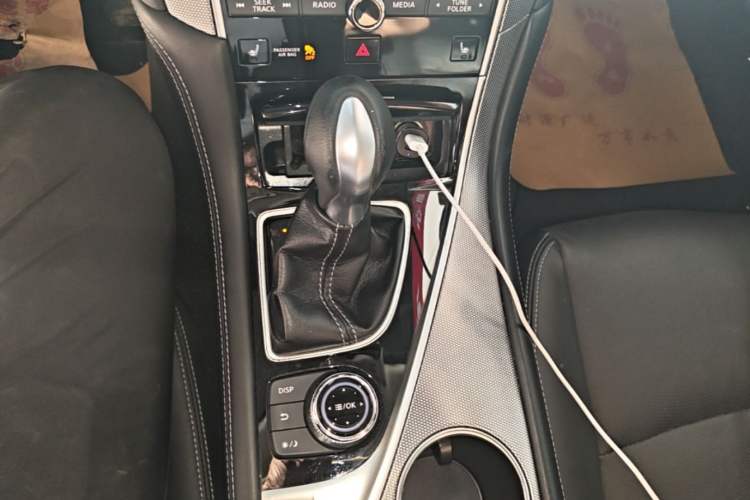 Used Infiniti Q50 2014 3.7L Comfort Edition Gear Lever