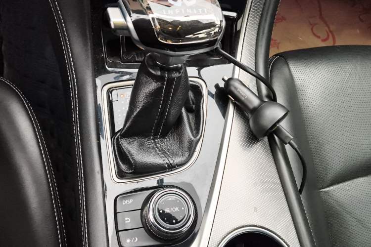 Used Infiniti Q50 2014 3.7L Comfort Edition Gear Lever
