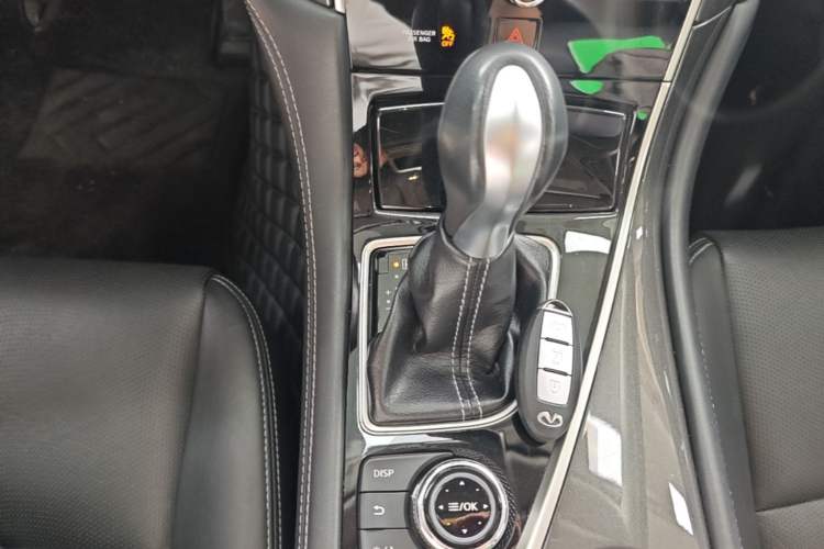Used Infiniti Q50 2014 2.0T Comfort Edition Gear Lever