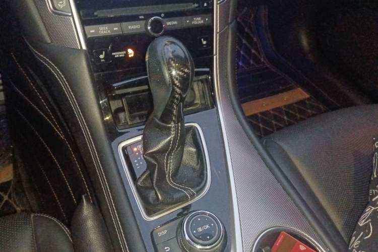 Used Infiniti Q50 2014 3.7L Comfort Edition Gear Lever