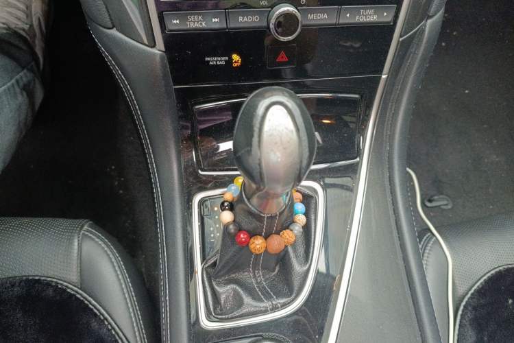 Used Infiniti Q50 2014 2.0T Comfort Edition Gear Lever