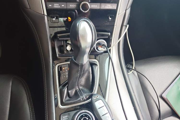 Used Infiniti Q50 2014 3.7L Luxury Edition Gear Lever