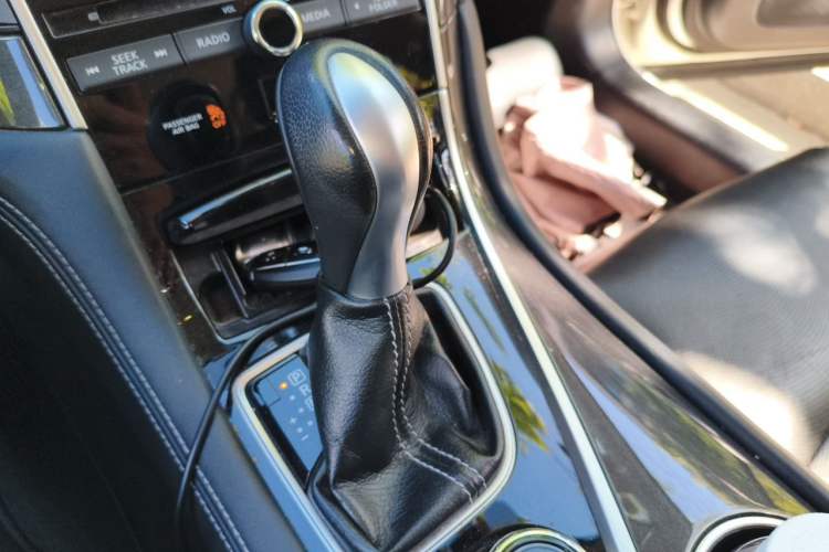 Used Infiniti Q50 2014 2.0T Comfort Edition Gear Lever