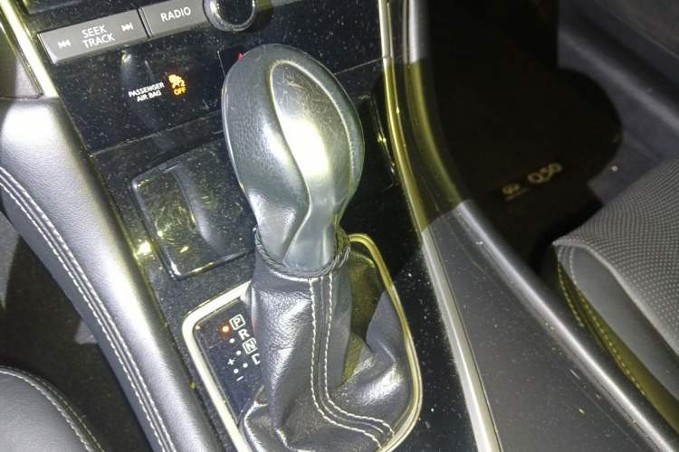 Used Infiniti Q50 2014 2.0T Comfort Edition Gear Lever