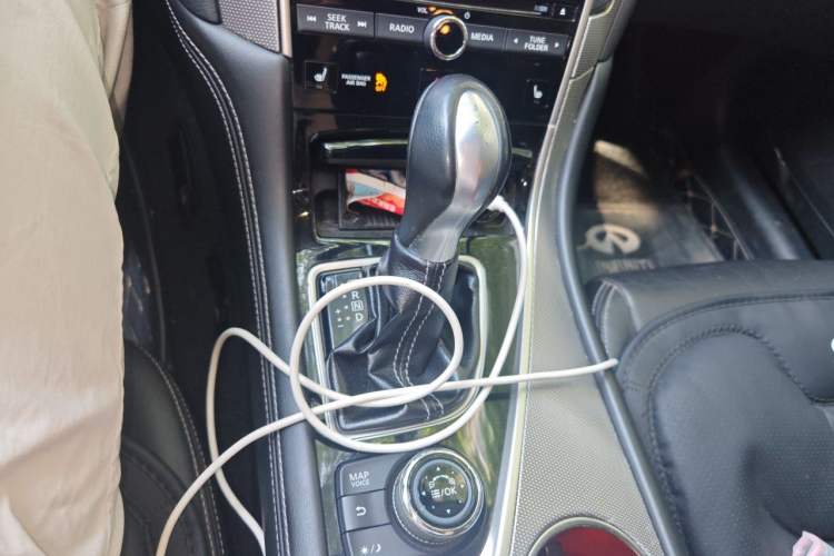 Used Infiniti Q50 2014 2.0T Luxury Edition Gear Lever