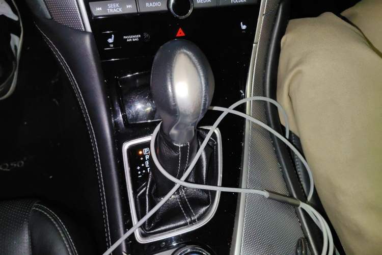 Used Infiniti Q50 2014 3.7L Luxury Edition Gear Lever