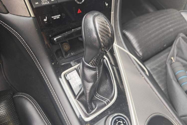 Used Infiniti Q50 2014 3.7L Luxury Sport Edition Gear Lever