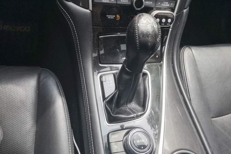 Used Infiniti Q50 2014 2.0T Comfort Edition Gear Lever