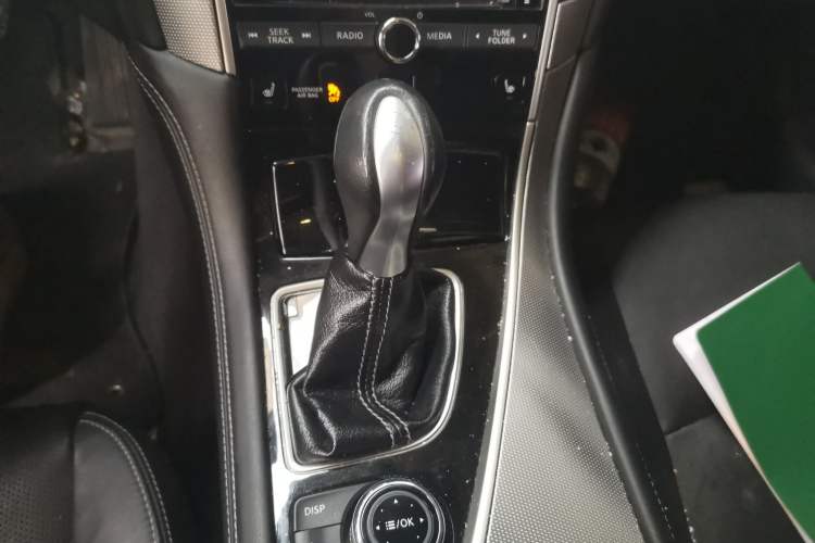 Used Infiniti Q50 2014 3.7L Luxury Edition Gear Lever