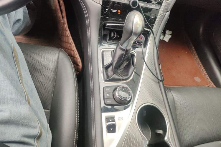 Used Infiniti Q50 2014 3.7L Comfort Edition Gear Lever