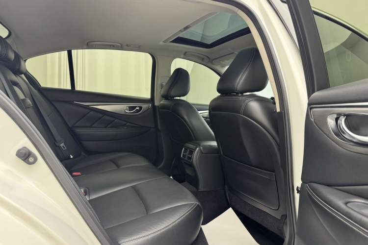 Used Infiniti Q50 2014 3.7L Comfort Edition Headliner