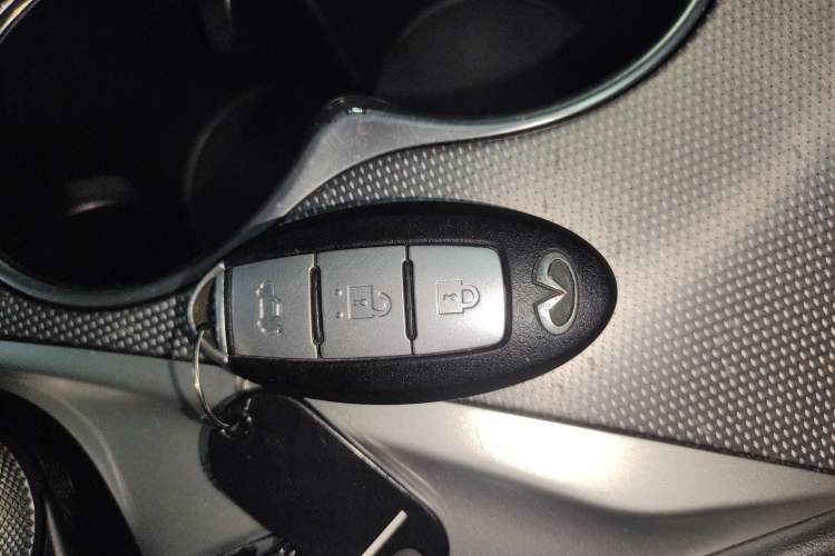 Used Infiniti Q50 2014 3.7L Comfort Edition Interior 1