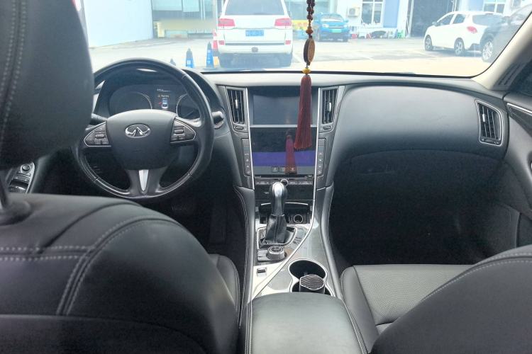 Used Infiniti Q50 2014 2.0T Comfort Edition Interior 2