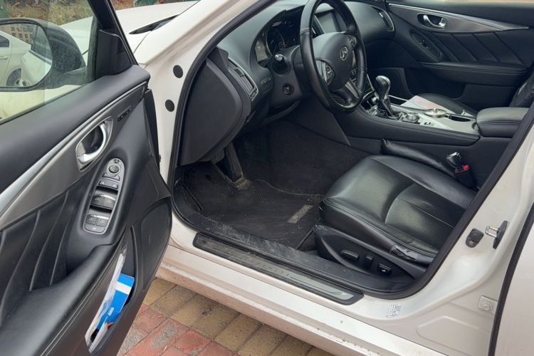 Used Infiniti Q50 2014 2.0T Luxury Edition Interior 2
