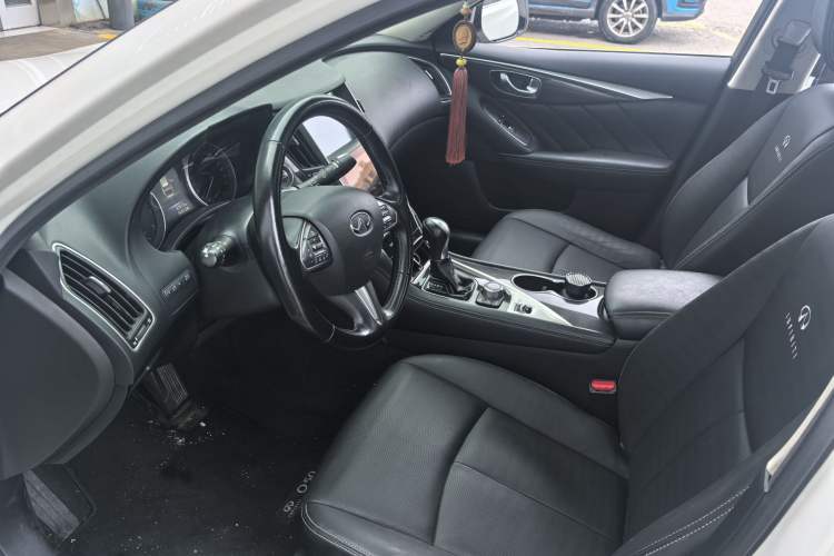 Used Infiniti Q50 2014 2.0T Comfort Edition Interior 3
