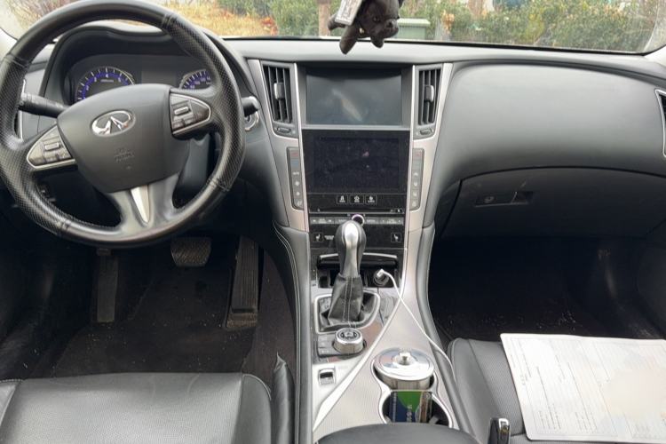Used Infiniti Q50 2014 2.0T Luxury Edition Interior 3