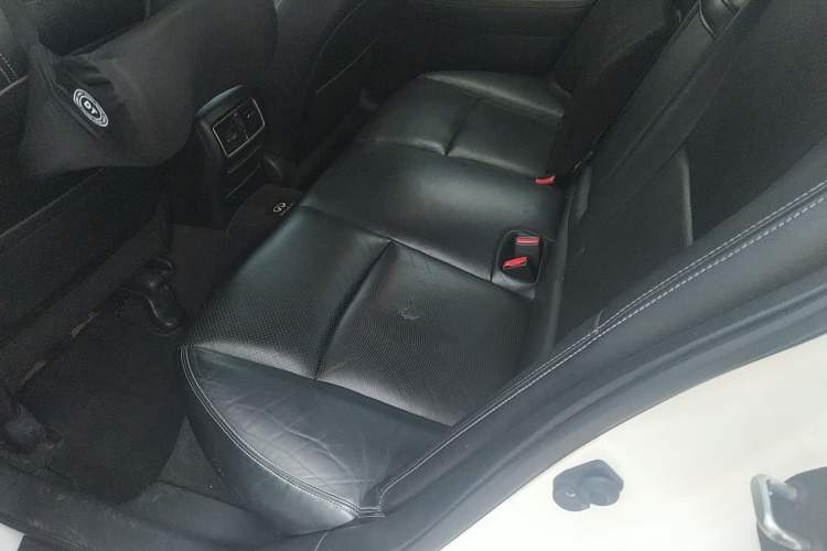 Used Infiniti Q50 2014 3.7L Comfort Edition Interior 4