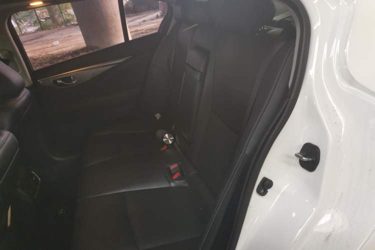 Used Infiniti Q50 2014 3.7L Luxury Edition Interior 4