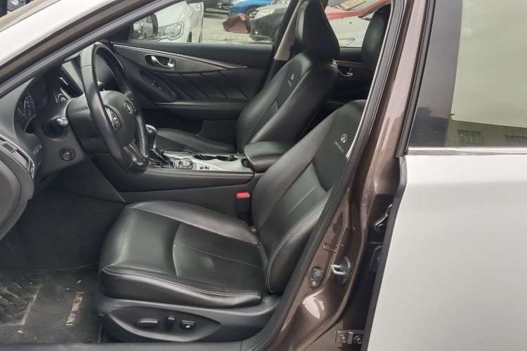 Used Infiniti Q50 2014 3.7L Comfort Edition Interior 5