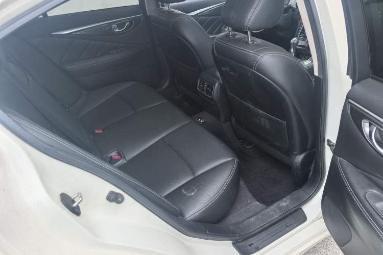 Used Infiniti Q50 2014 2.0T Comfort Edition Interior 5