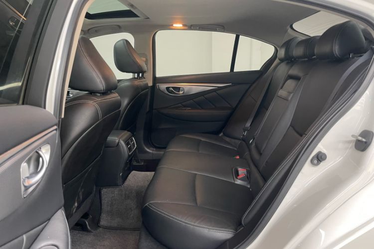Used Infiniti Q50 2014 3.7L Comfort Edition Interior 6