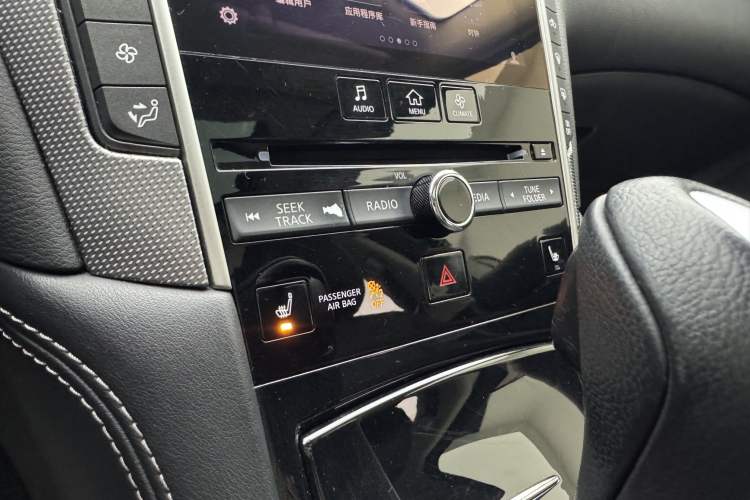 Used Infiniti Q50 2014 3.7L Comfort Edition Interior 8