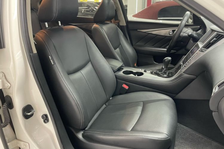Used Infiniti Q50 2014 3.7L Comfort Edition Interior 9