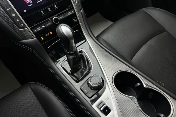 Used Infiniti Q50 2014 3.7L Comfort Edition Interior 9