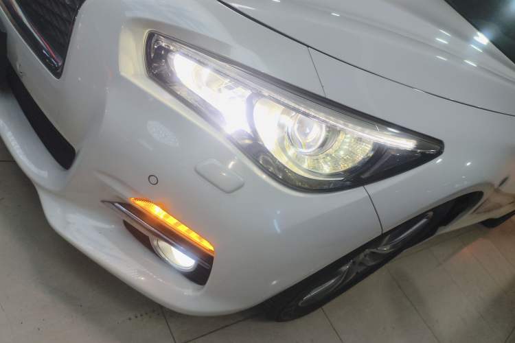 Used Infiniti Q50 2014 3.7L Comfort Edition Left Front Headlight