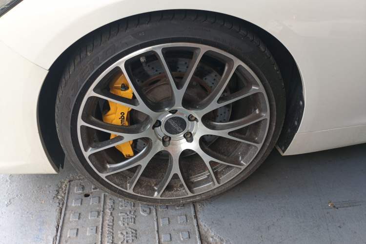 Used Infiniti Q50 2014 3.7L Luxury Sport Edition Left Front Wheel Hub