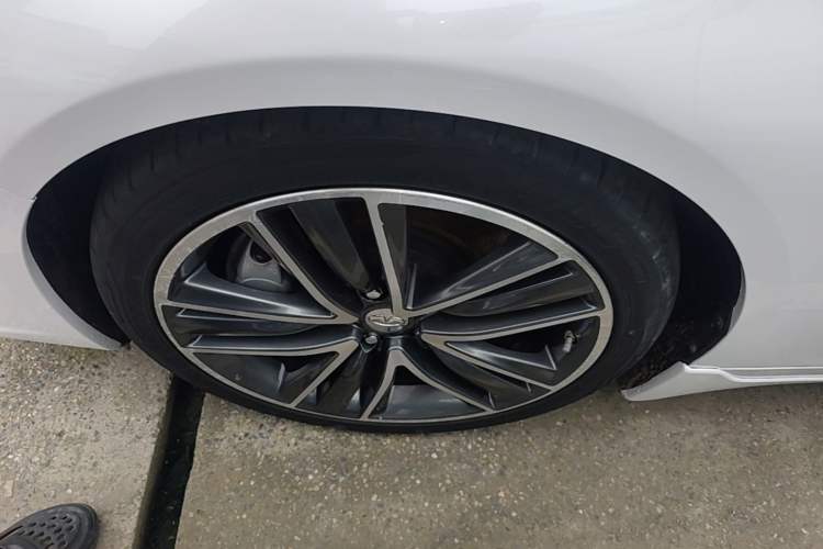 Used Infiniti Q50 2014 3.7L Luxury Sport Edition Left Front Wheel Hub