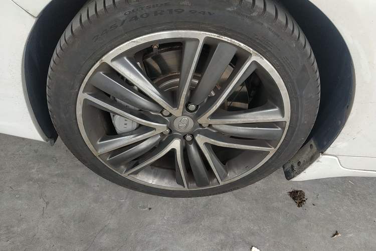 Used Infiniti Q50 2014 3.7L Luxury Sport Edition Left Front Wheel Hub